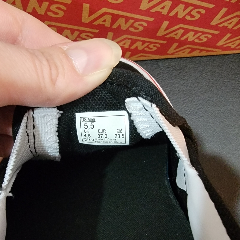 Vans - Picture 5 of 10